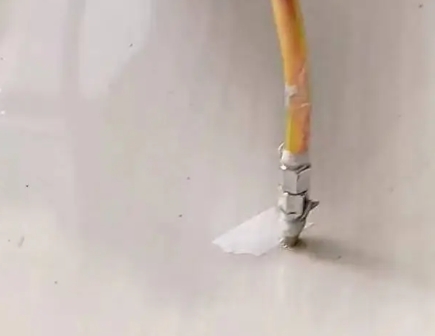 东明瓷砖空鼓维修公司专业解答在瓷砖铺贴过程中，如果使用的砂料过粗（如全部使用了粗砂），可能会导致以下问题