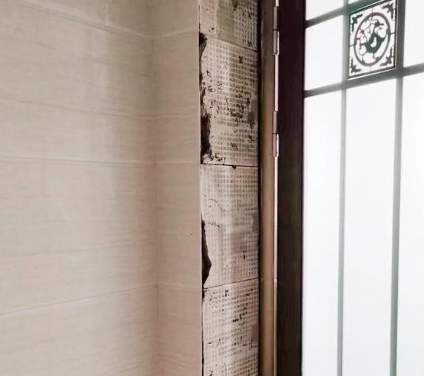 东明瓷砖空鼓免砸砖维修公司分享吸水砖泡水时间不够或过长都会对瓷砖铺贴效果产生影响